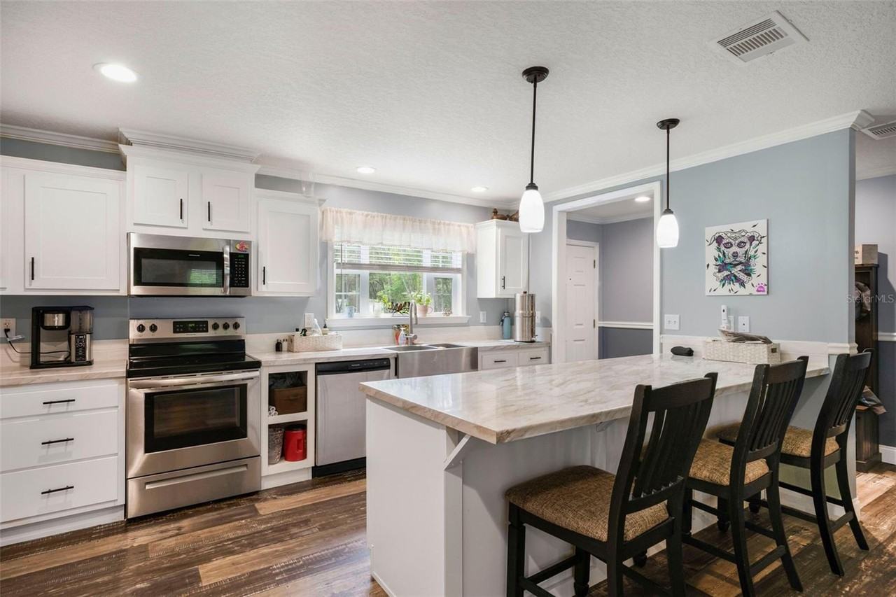 15691 Ne 46th St - Photo 2 of 13