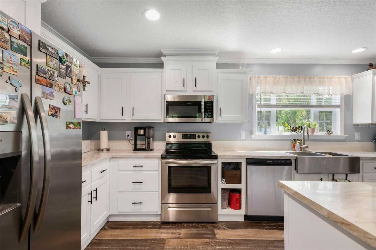 15691 Ne 46th St - Photo 3 of 13