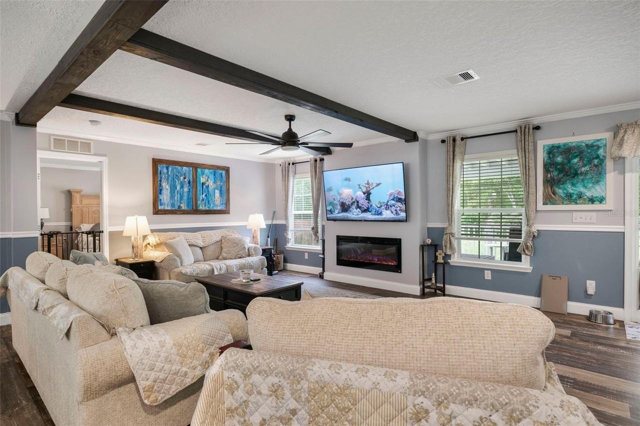 15691 Ne 46th St - Photo 4 of 13