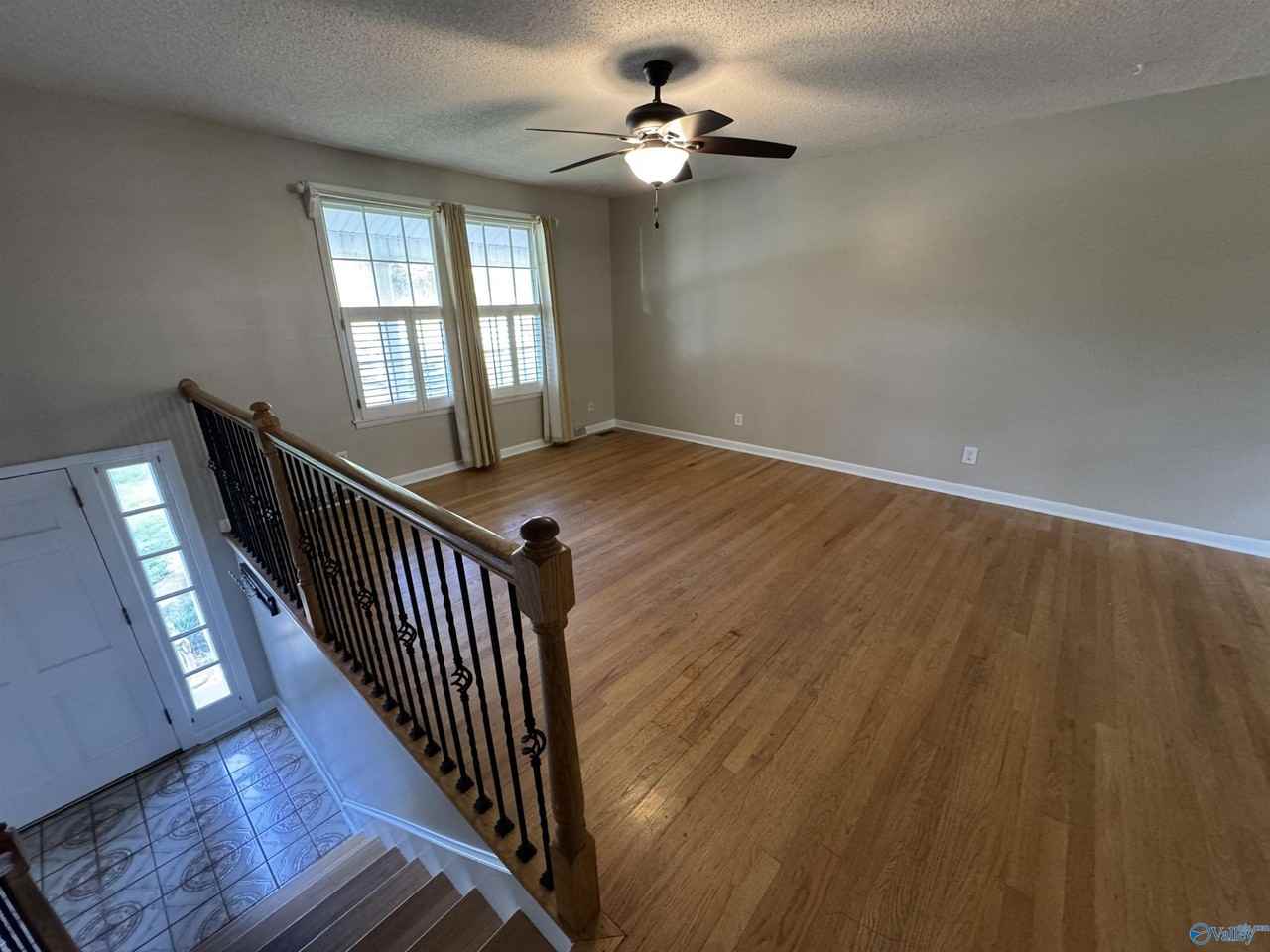 516 Valley View Terrace Southeast - Photo 2 of 18