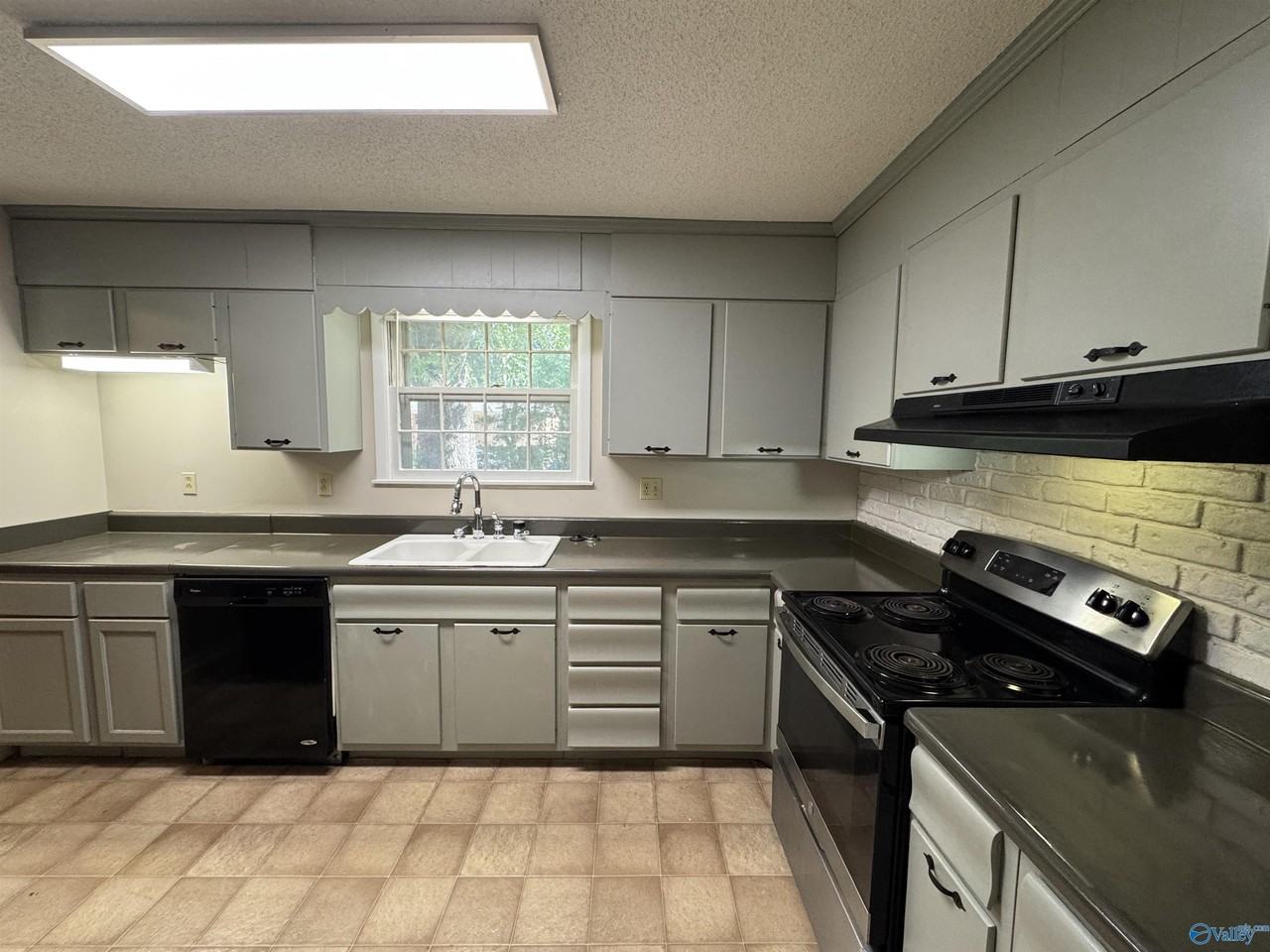 516 Valley View Terrace Southeast - Photo 7 of 18