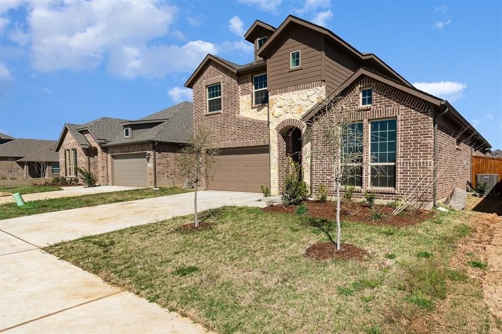 2605 Glasgow Way - Photo 3 of 32