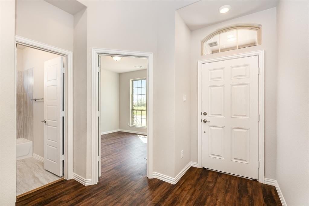 2605 Glasgow Way - Photo 5 of 32