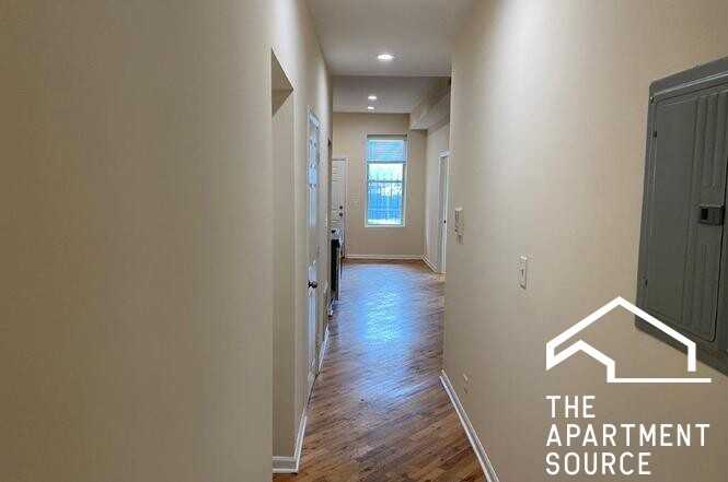 2300 S Ridgeway Ave #3N - Photo 4 of 12