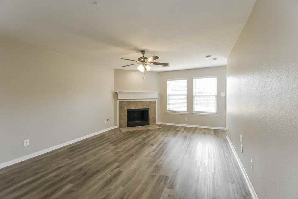 4703 Montclair Hill Ln - Photo 4 of 17