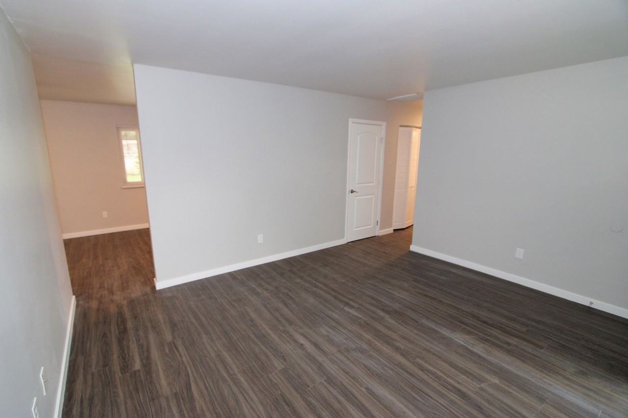 918 Dennison Ave - Photo 6 of 24