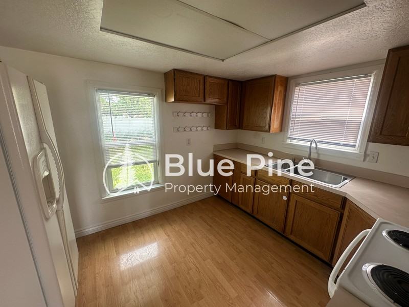 439 E Wyeth St - Photo 4 of 6