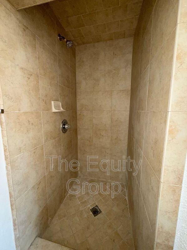 821 W Houston Ave - Photo 2 of 14