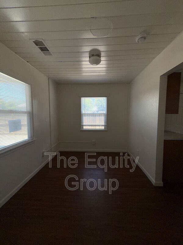 821 W Houston Ave - Photo 3 of 14