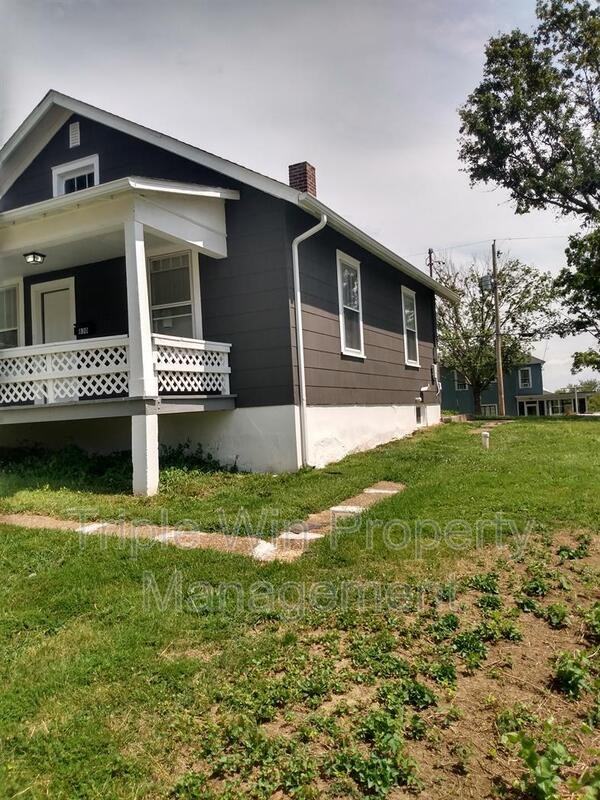 830 Warne St - Photo 3 of 35