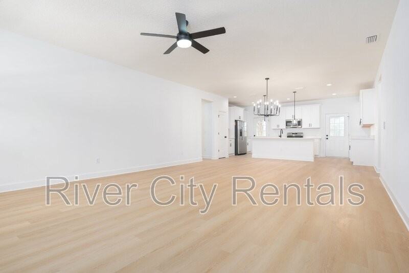 4620 Se 8th Ave - Photo 3 of 27