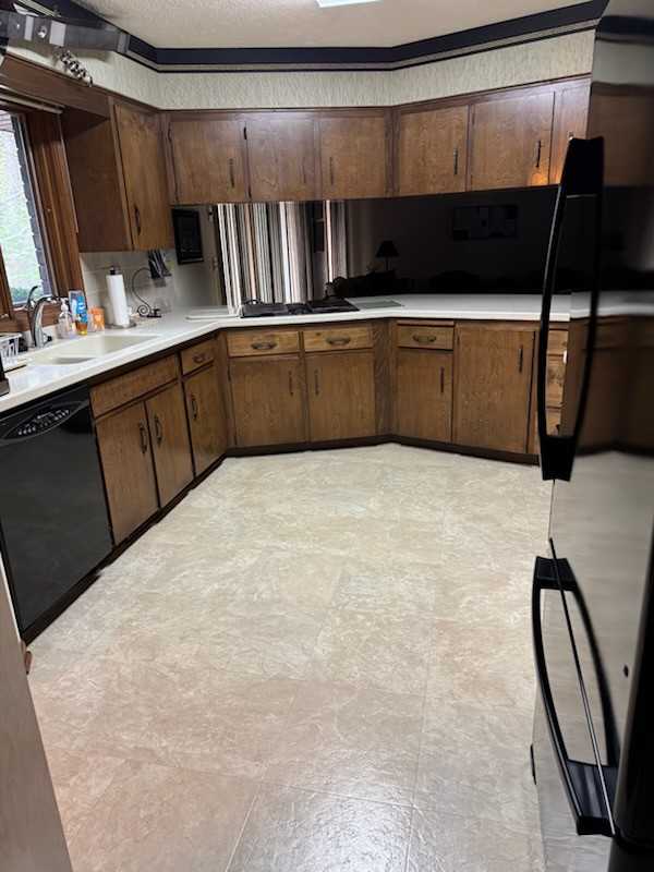 1319 Lewis Ave - Photo 4 of 14