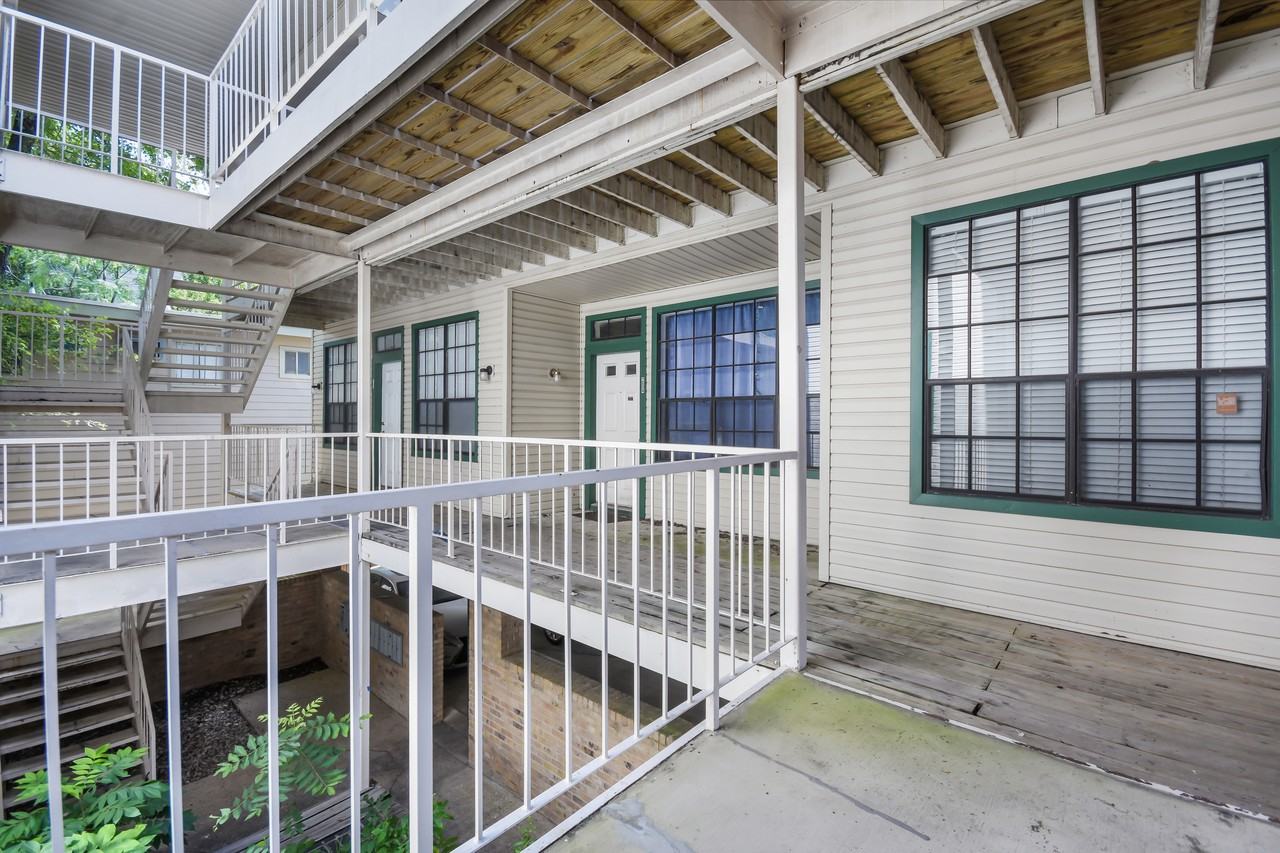 2300 Leon St #204 - Photo 4 of 29