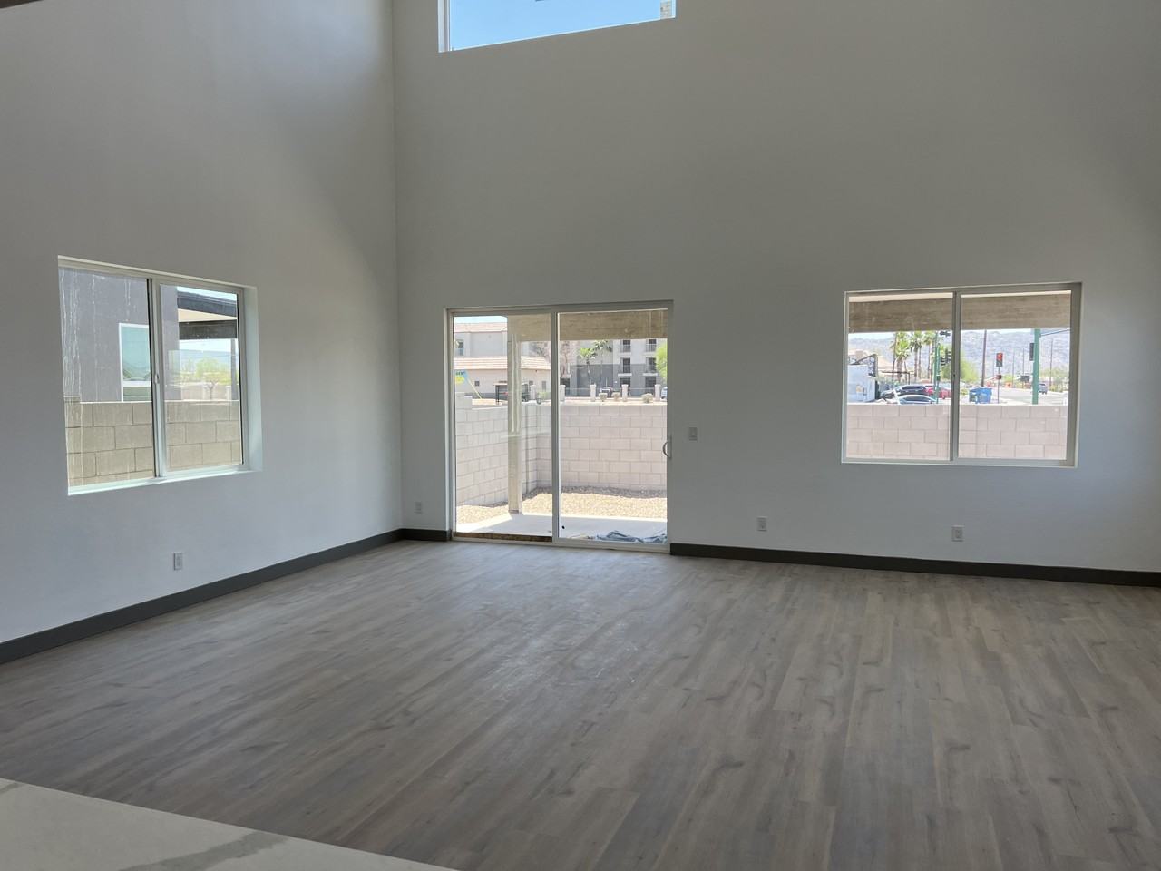 2801 W Trumbull Rd - Photo 2 of 28