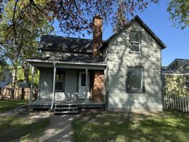 featured image of 10 5th Ave E