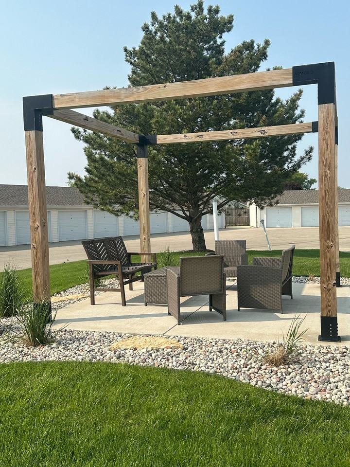 394 Pine Tree Dr - Photo 2 of 8