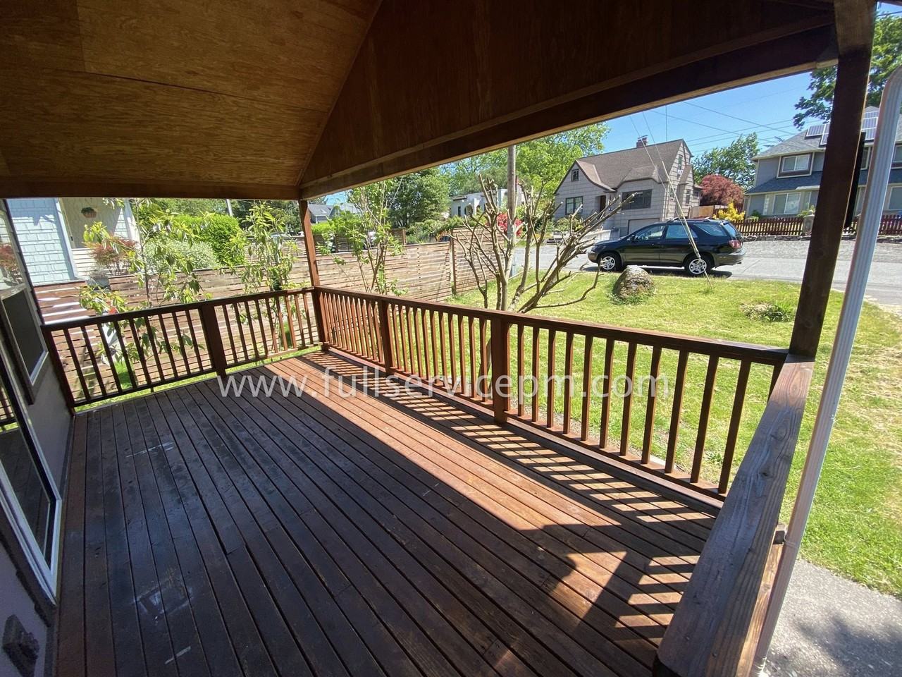 10707 Evanston Ave N - Photo 3 of 44