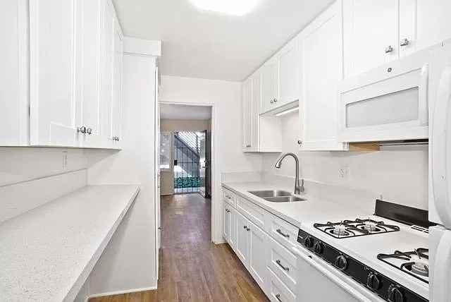 148 W Maple St - Photo 2 of 6