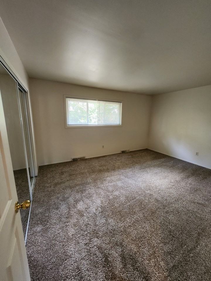 1202 Carrsbrooke Dr - Photo 2 of 9