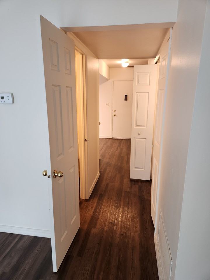 1202 Carrsbrooke Dr - Photo 3 of 9