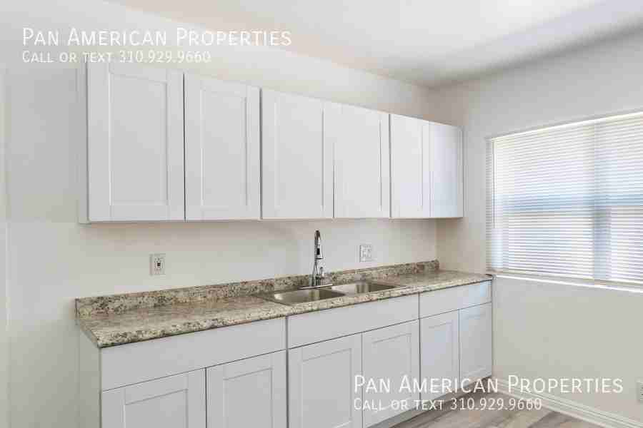 540 W. D St. (K07) - Photo 3 of 15