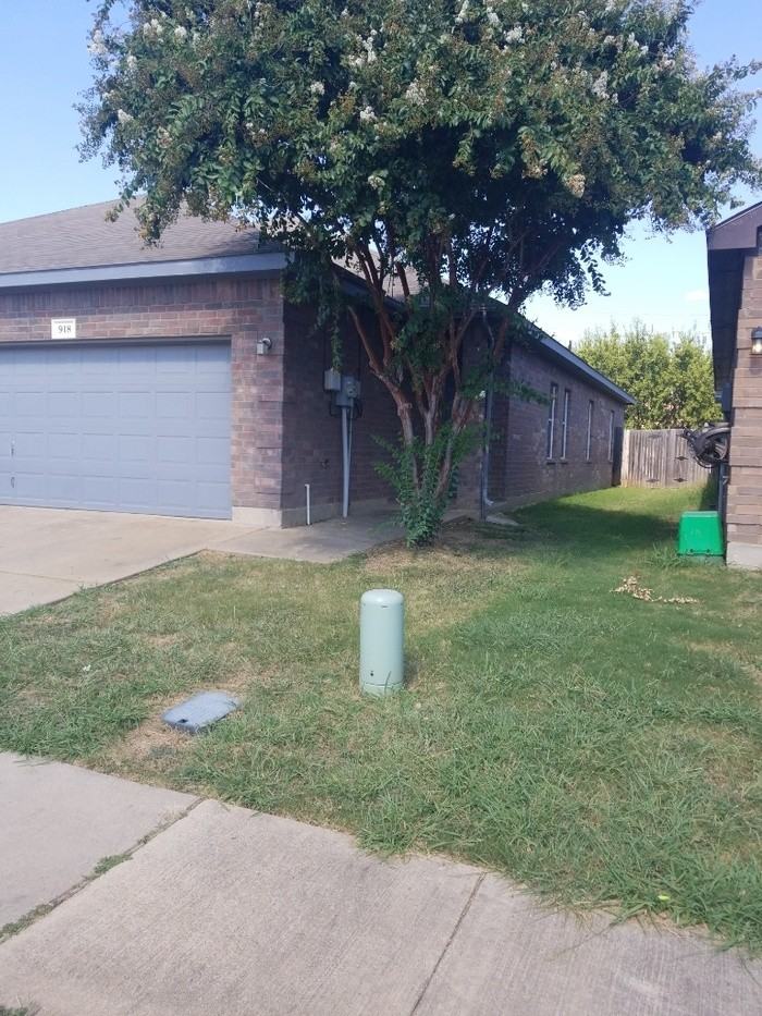 918 Walnut St - Photo 2 of 8