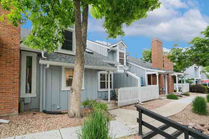 2515 Hatch Cir - Photo 2 of 30