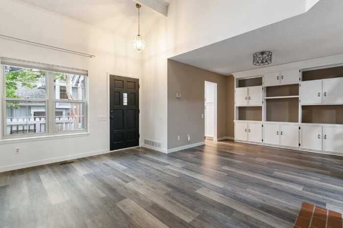 2515 Hatch Cir - Photo 3 of 30