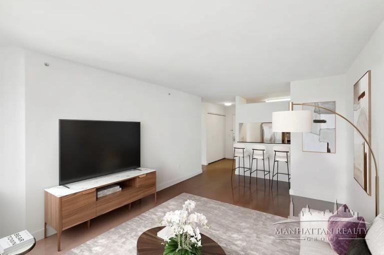 10th Ave #30F - Photo 3 of 9