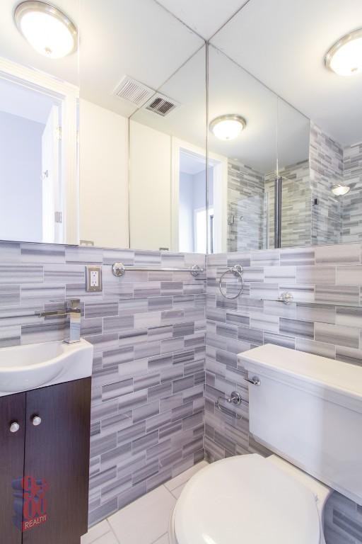 E 13th St #3E - Photo 2 of 4