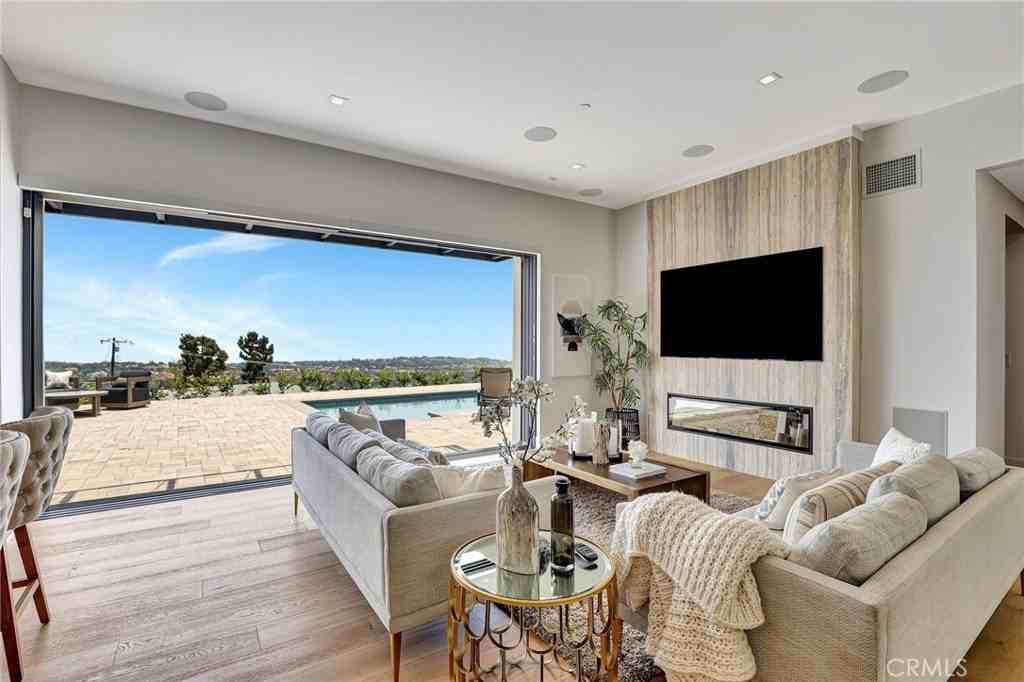 5402 Horizon Dr - Photo 5 of 50