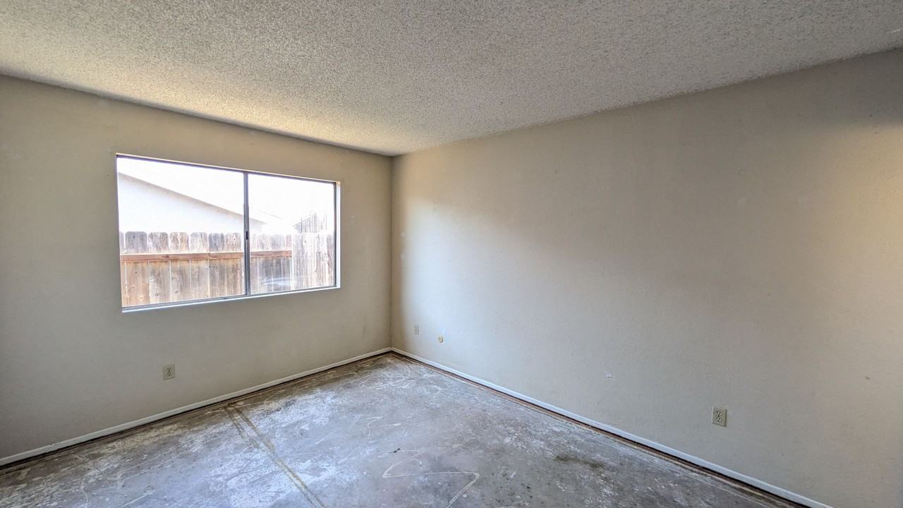 11425 Elbert Way - Photo 7 of 16