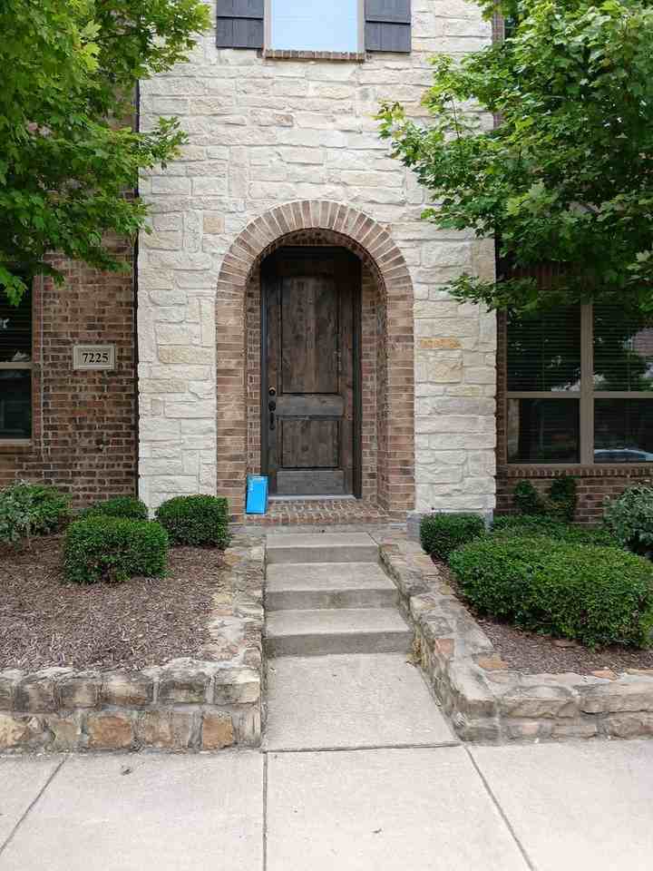 7225 Huckleberry Dr - Photo 2 of 32