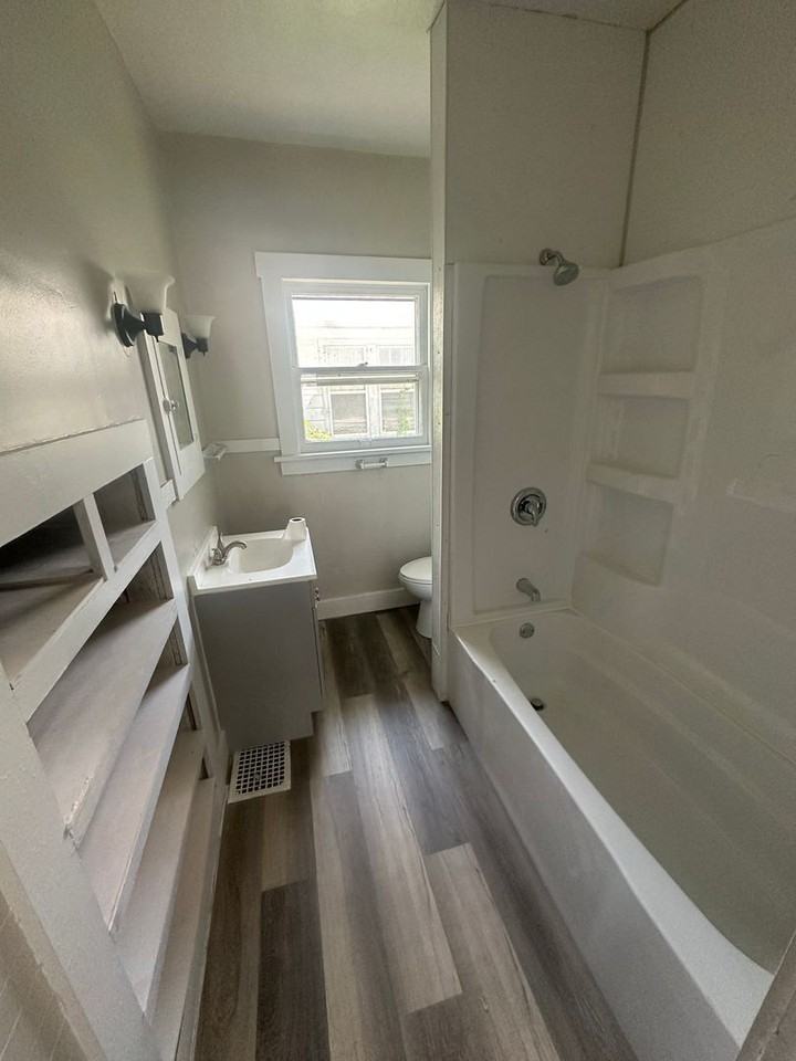 214 W Republic Ave - Photo 2 of 5