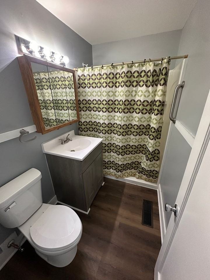 947 Roach St - Photo 3 of 5