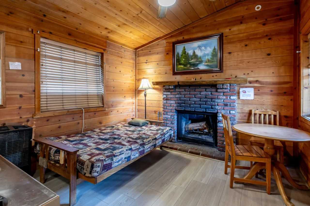 Cozy Hollow Lodge, Big Bear, CA - Photo 7 of 15