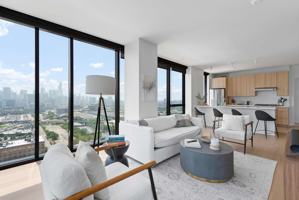 featured image of 901 W Blackhawk St
