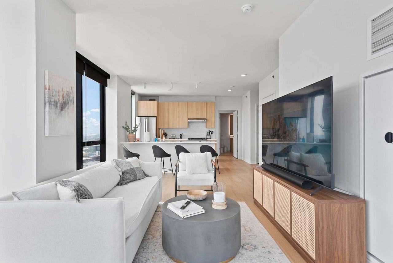 901 W Blackhawk St #1029653P - Photo 4 of 40