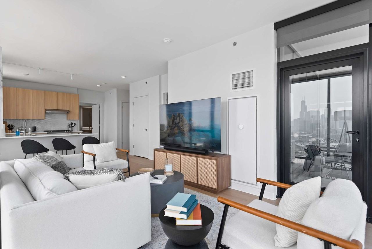 901 W Blackhawk St #1029653P - Photo 5 of 40