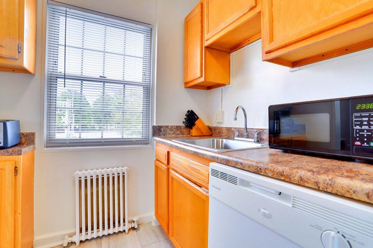 1420 W Abingdon Dr #1035599P - Photo 5 of 26