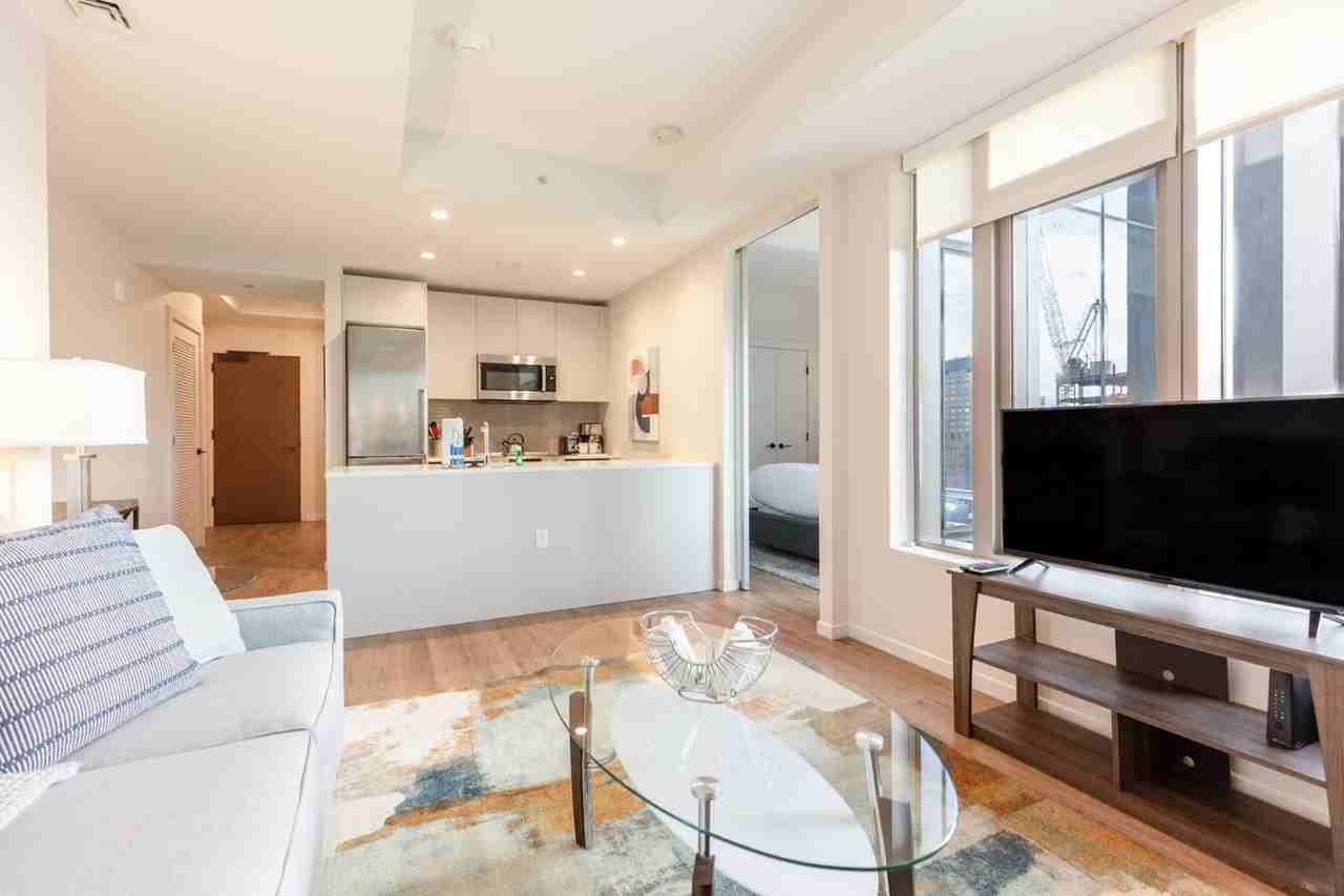 131 Seaport Blvd #1050357P - Photo 4 of 15