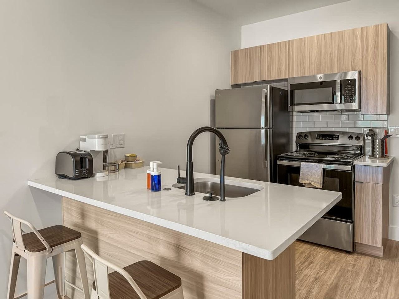 2400 E Huntingdon St #1075545P - Photo 7 of 15