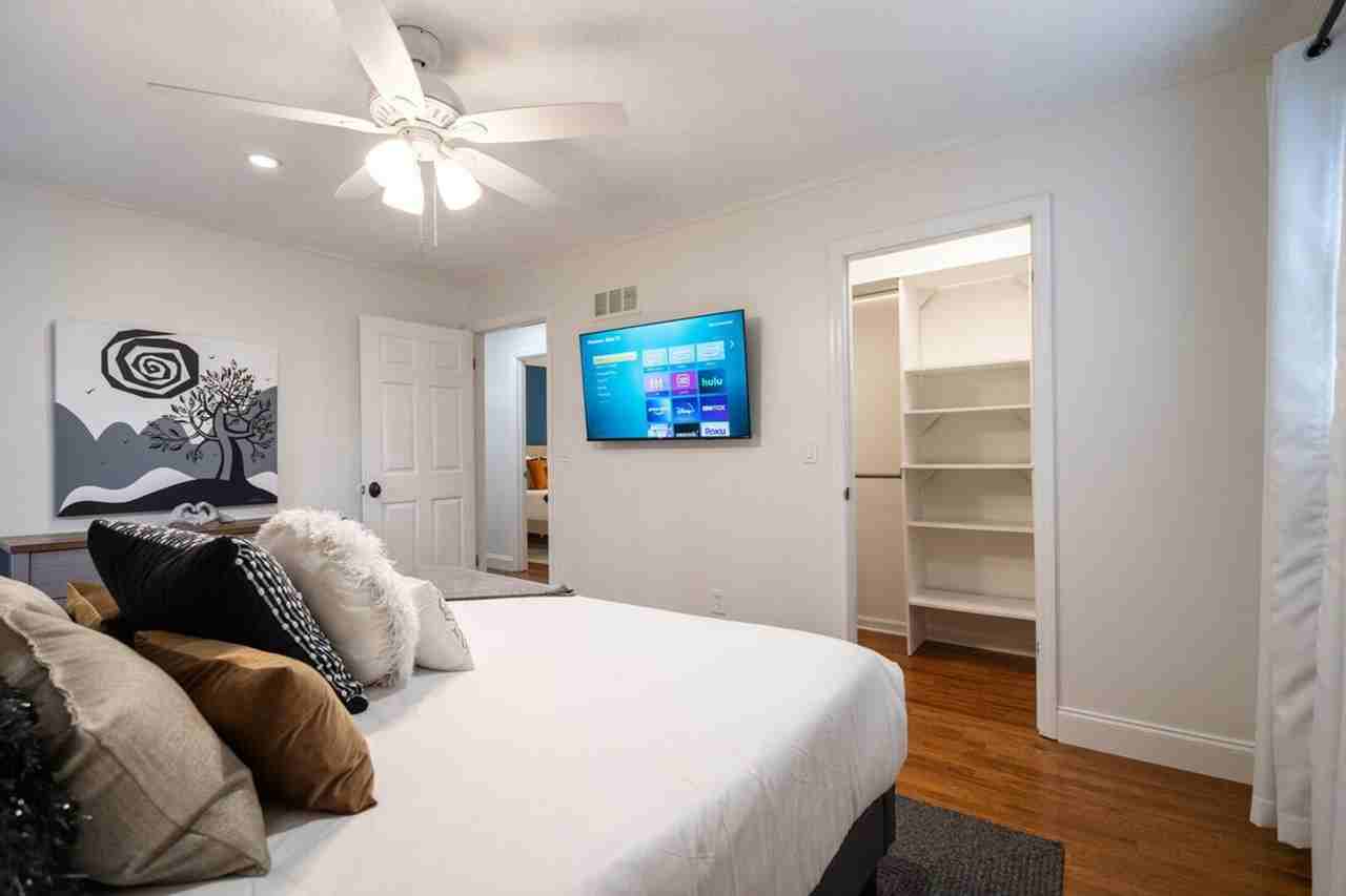 306 Jason Ct #1234831P - Photo 5 of 50