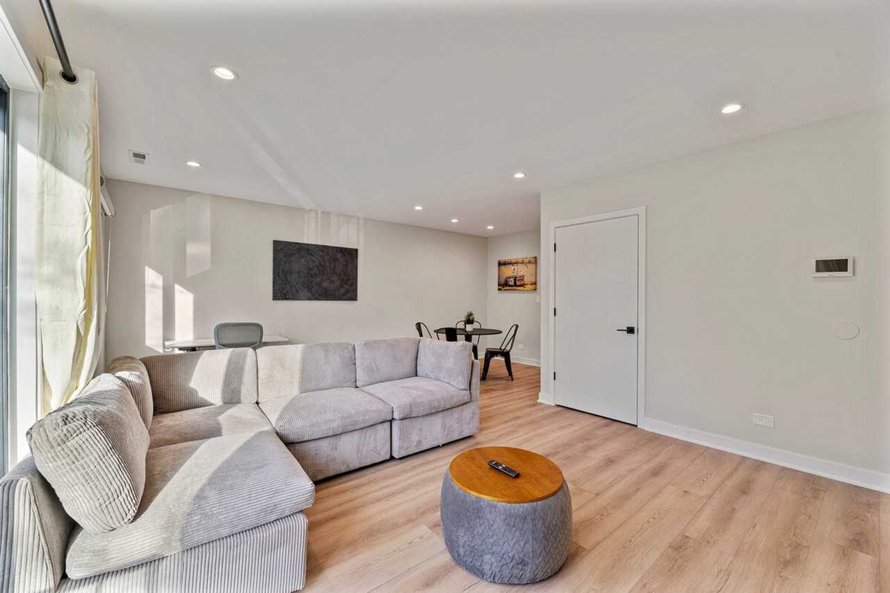 7201 N Western Ave #1236833P - Photo 3 of 17