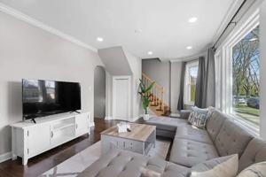 featured image of 6028 Crain St