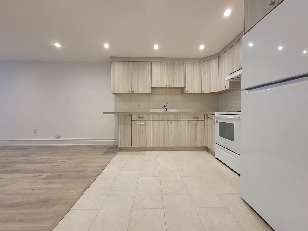 18 Coxwell Avenue - Photo 3 of 24