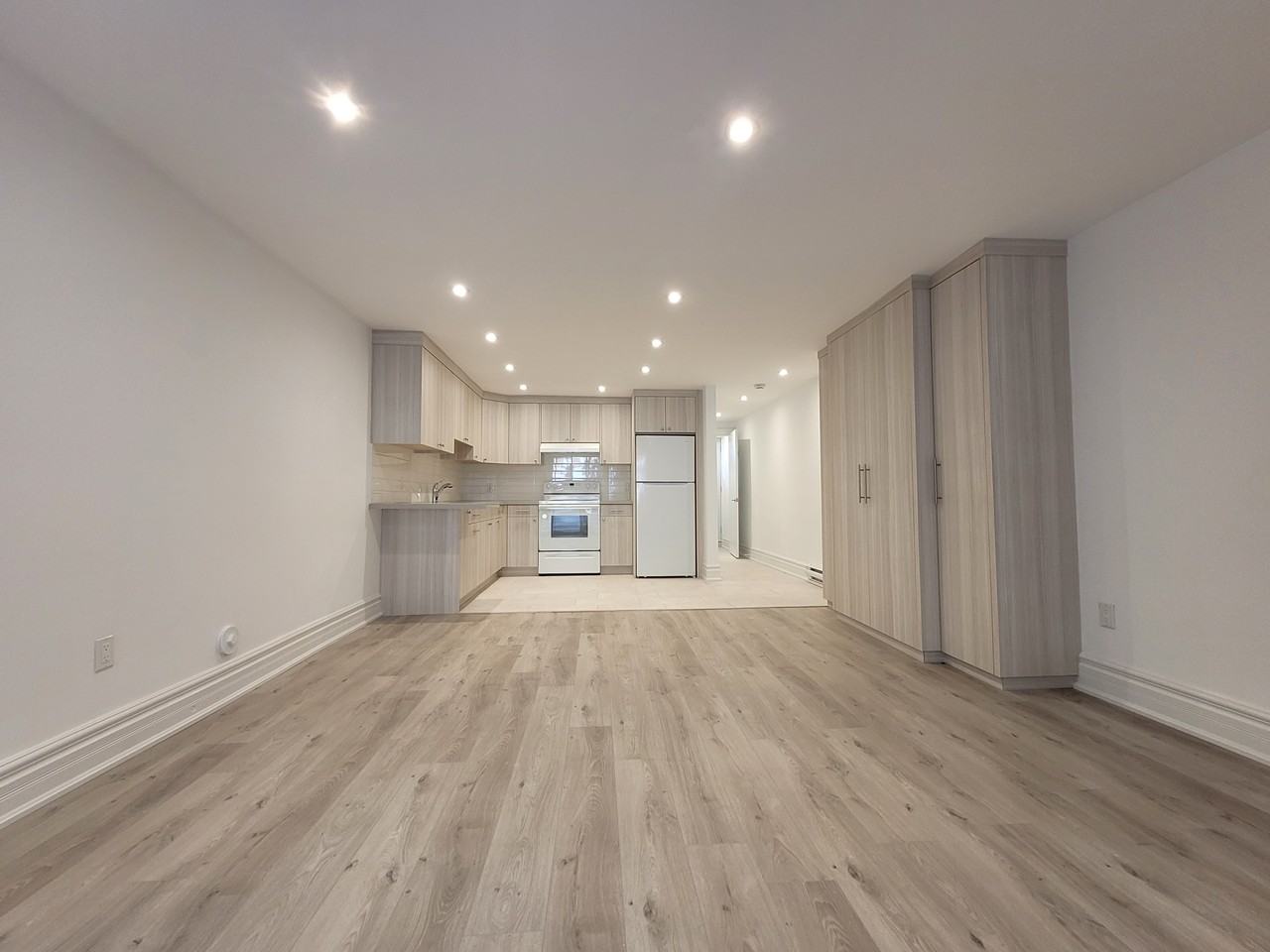 18 Coxwell Avenue - Photo 2 of 24