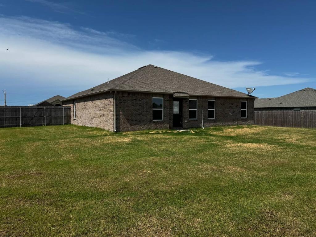 42161 Max Henry Dr - Photo 3 of 4