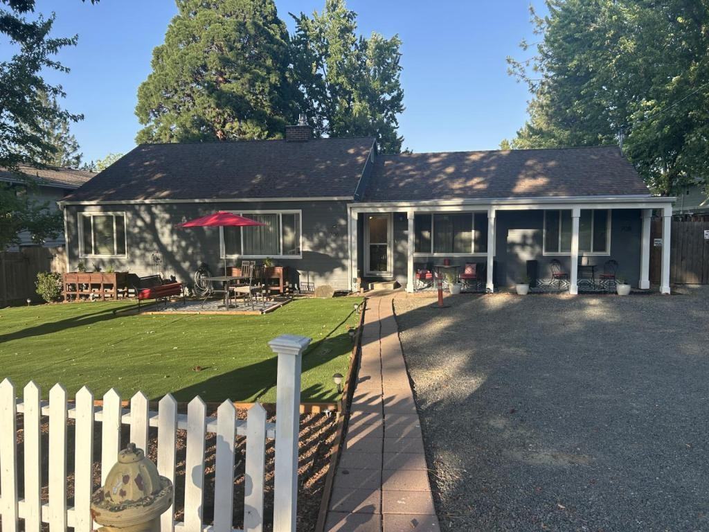 706 Normal Ave - Photo 4 of 47