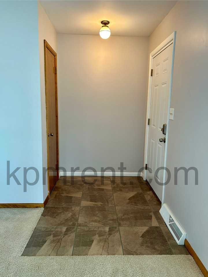 720 Poplar St - Photo 2 of 17